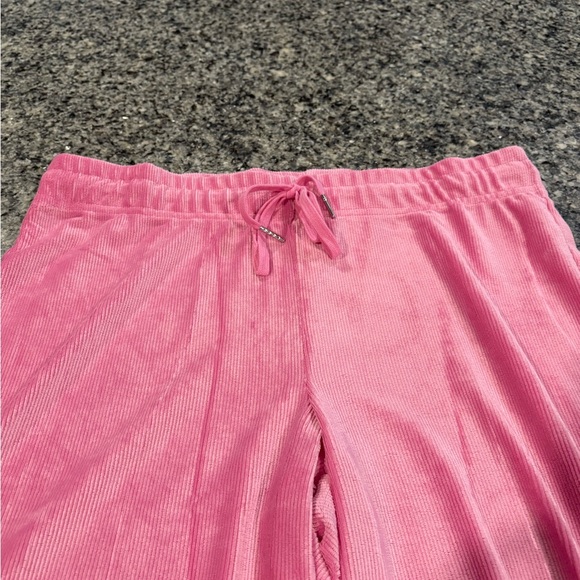 NWT- Juicy Couture woman’s 2 piece velvet lounge/sleep set, size medium - Picture 6 of 11